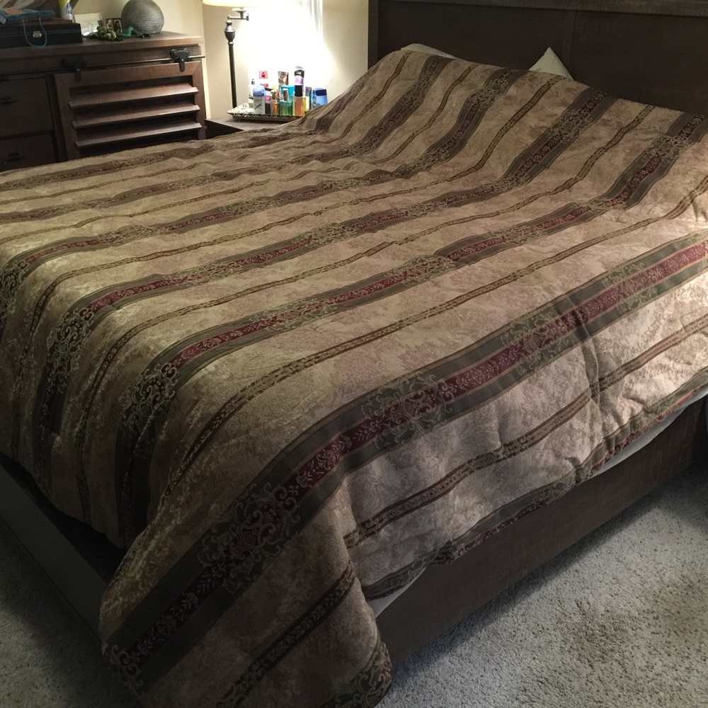 CROSCILL COMFORTER 6 PIECE SET KING SIZE